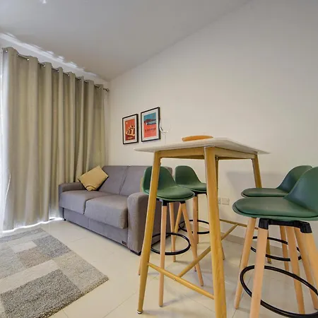 Beautiful, With Wifi & Ac By 360 Estates * Gzira