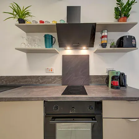 Beautiful, With Wifi & Ac By 360 Estates Gzira