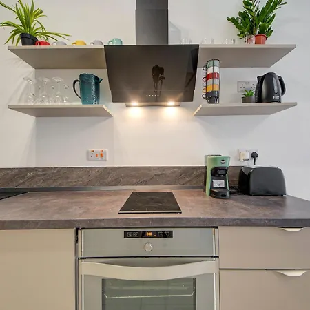 Beautiful, With Wifi & Ac By 360 Estates Apartment