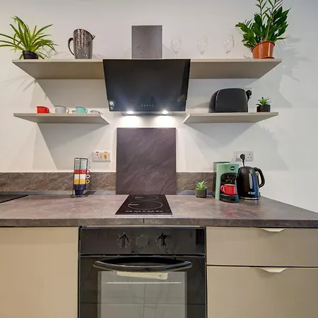 Beautiful, With Wifi & Ac By 360 Estates Gzira