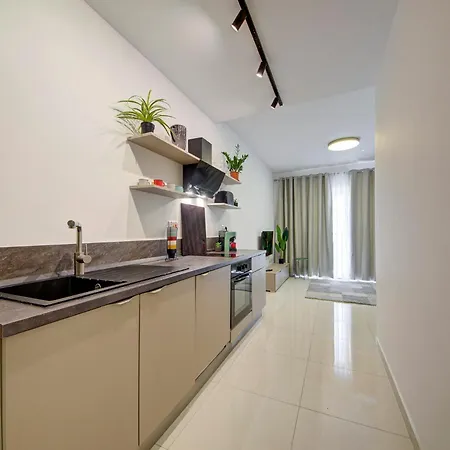 Apartment Beautiful, With Wifi & Ac By 360 Estates Gzira