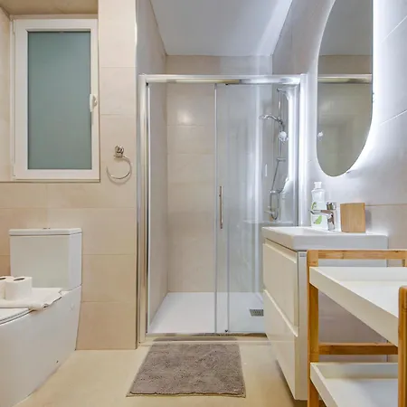 Beautiful, With Wifi & Ac By 360 Estates Gzira